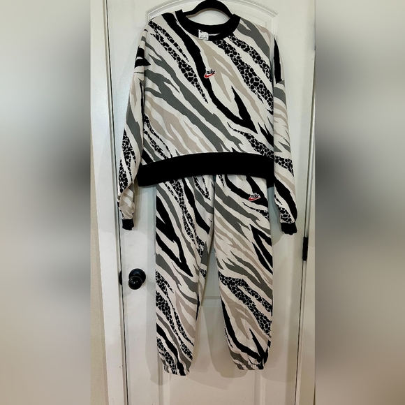 2 Piece Nike Women's Animal-Print Jogger Set - Black, Gray, Beige - Picture 7 of 16